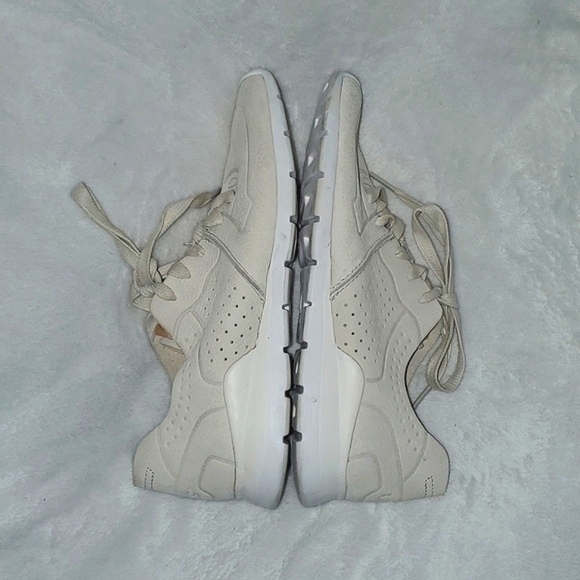 UGG Tye Sneaker Size Women's 8 - Picture 12 of 14